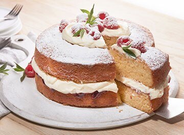 Simple Raspberry Victoria Sponge
